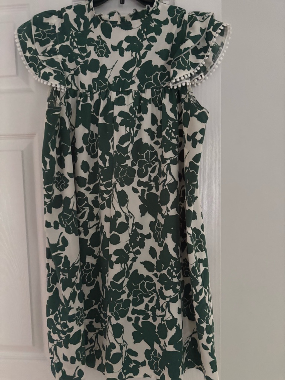 Green and white floral dress with capped ruffle sleeves 
Large - Picture 4 of 5